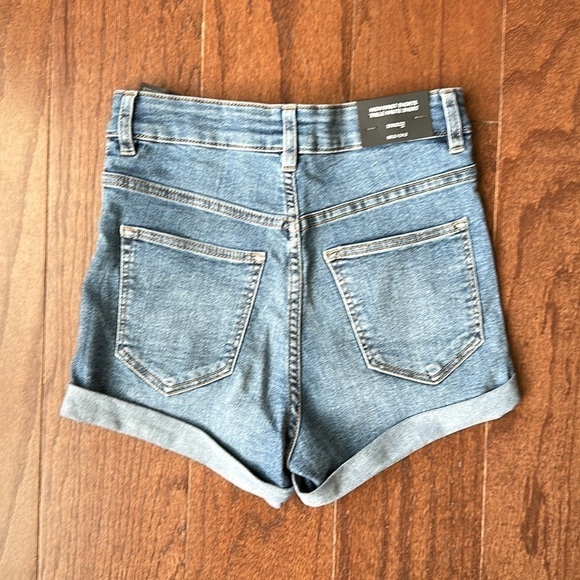 H&M Divided High Waist Cuffed bottom Shorts Size 2 - Picture 2 of 4